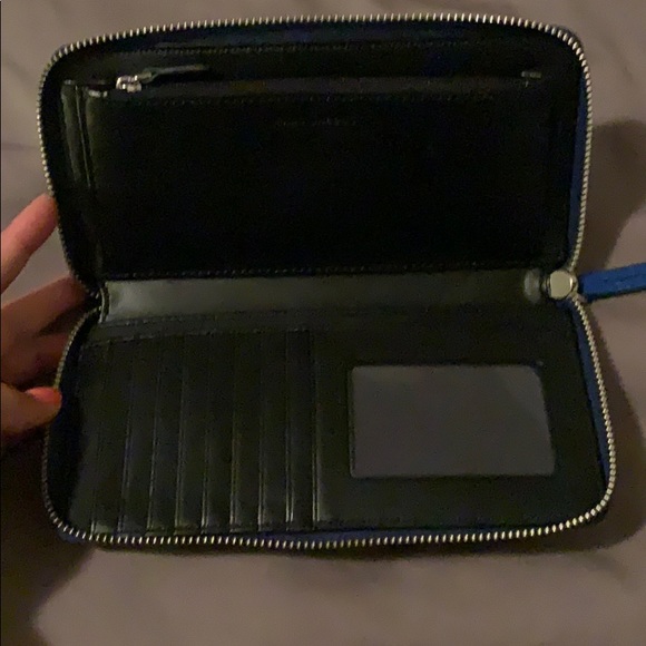 Practically new Marc Jacobs wallet - Picture 2 of 3
